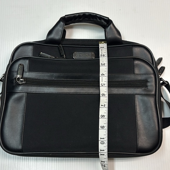 Kenneth Cole Reaction 15.6" Slim Top Zip Laptop / Messenger Bag - Black - Picture 10 of 11